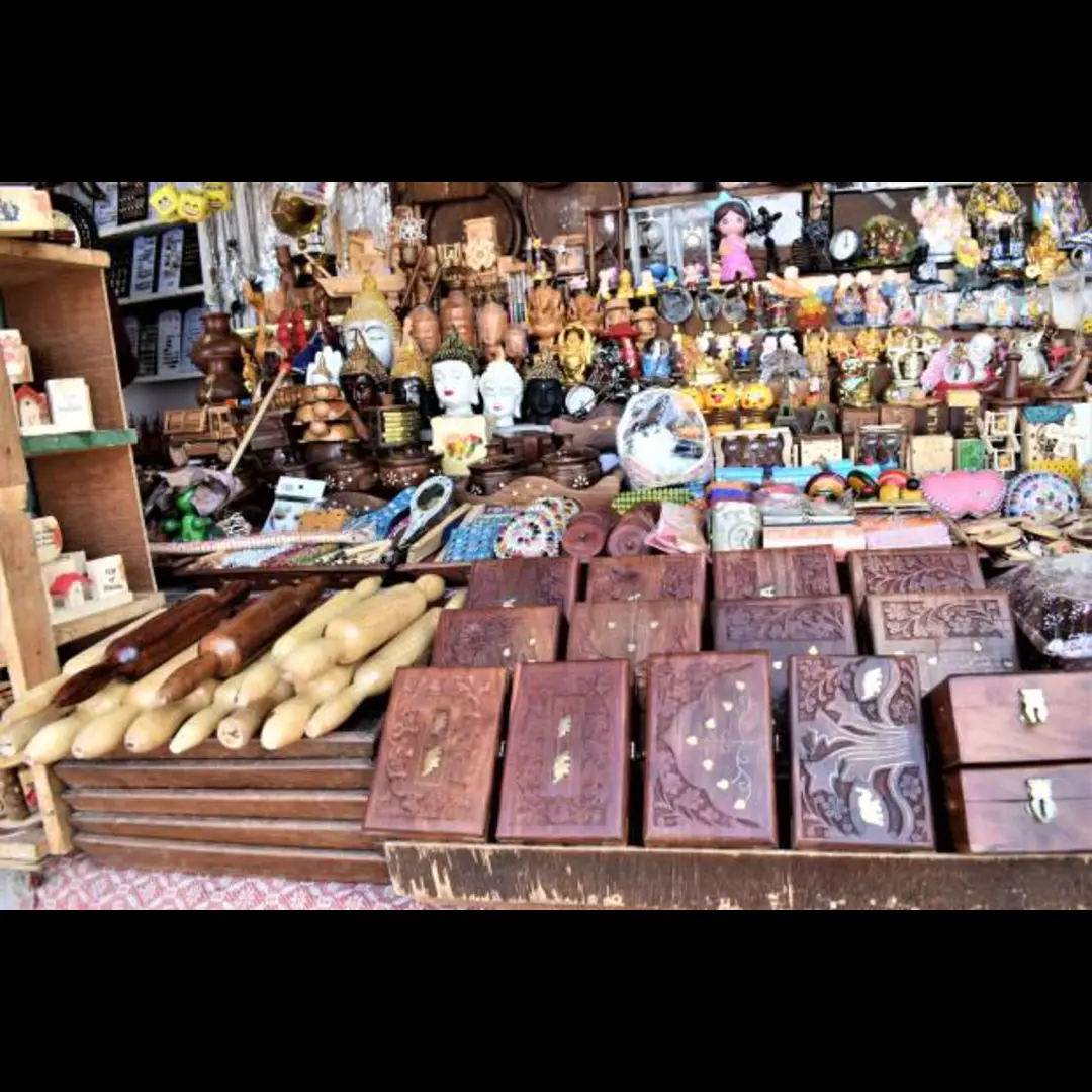 All antique items placed in a shop at lakkar bazaar.